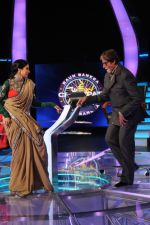 Sridevi, Amitabh Bachchan on the sets of Kaun Banega Crorepati on 8th Oct 2012 (7).JPG